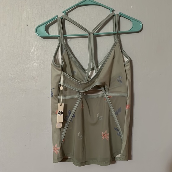 Max Studio Performance Tank Top - Picture 4 of 9